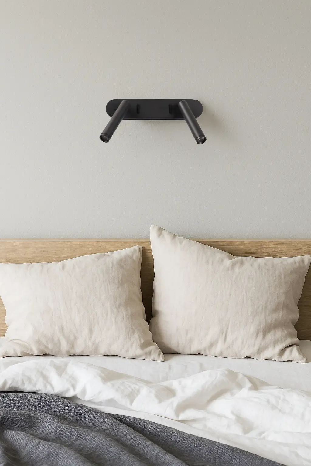 Point Wall in Schwarz als Leseleuchte über einem Bett
